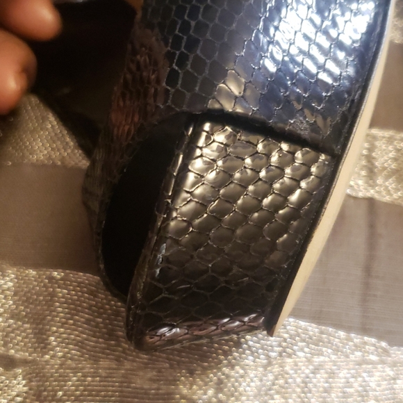 Shoes - Picture 7 of 8